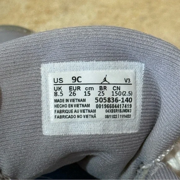 Jordan 11 Retro Low Cement Grey  8.5 Toddler - Picture 4 of 4